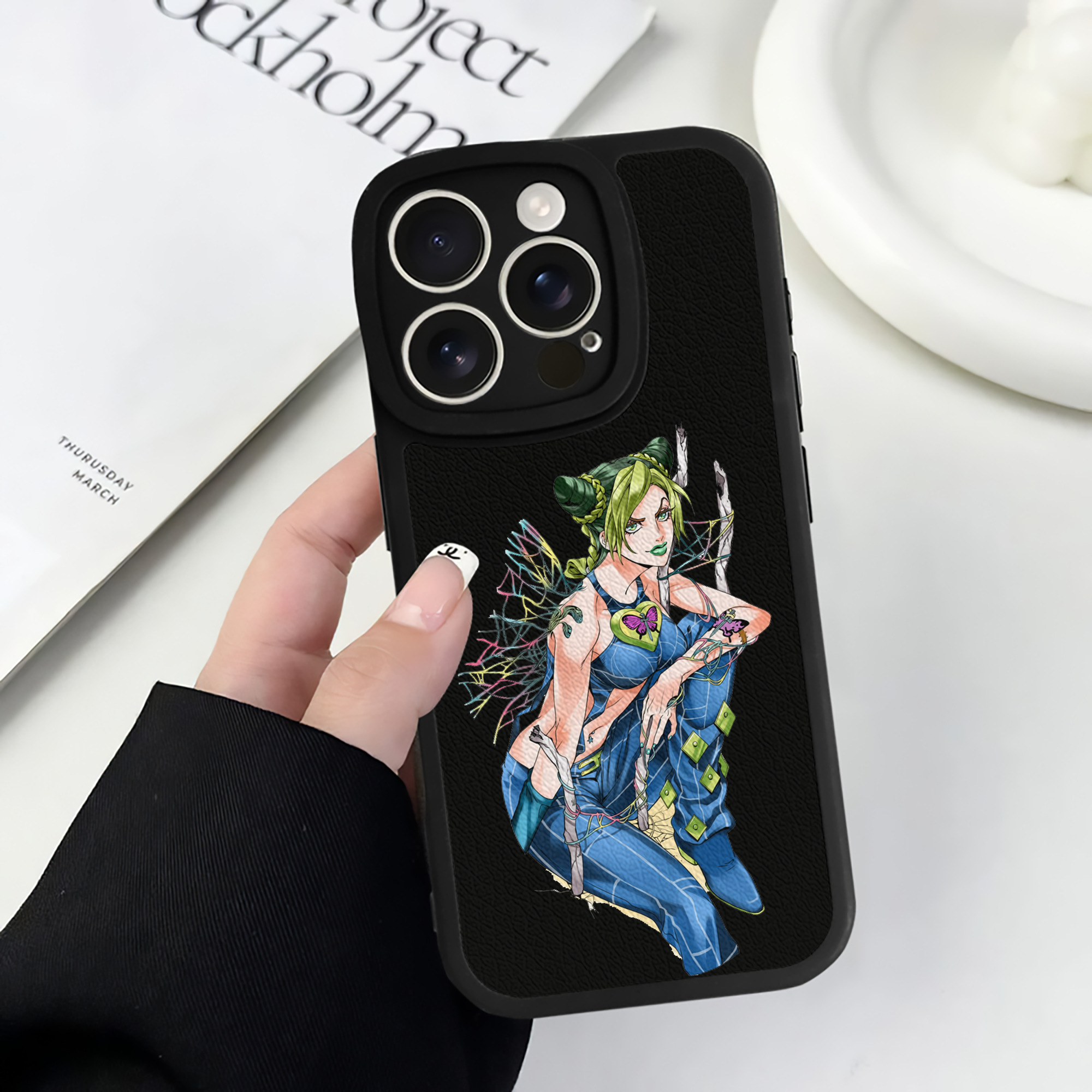 （画像用） "ジョジョの奇妙な冒険 くうじょう ジョリーン JoJo's Bizarre Adventure Jolyne Cujoh " 【iPhone 16シリーズ対応】シリコンスマホケース（レザー調） 材質：シリコン